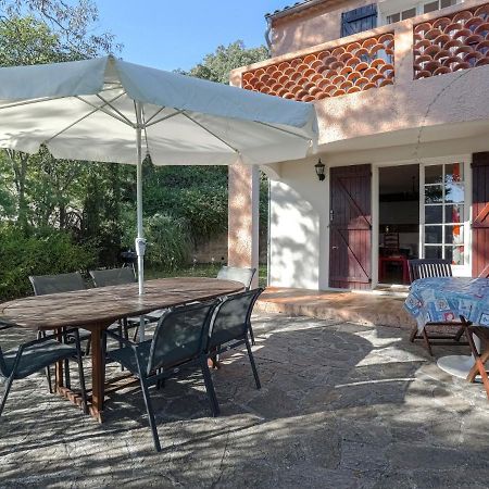 Snug Holiday Home In Bormes Les Mimosas With Pool Екстериор снимка
