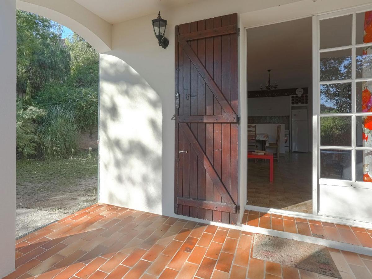Snug Holiday Home In Bormes Les Mimosas With Pool Екстериор снимка