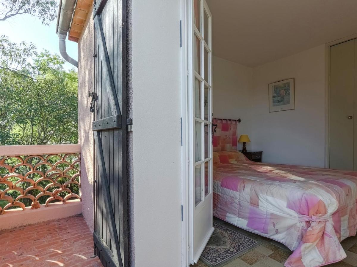Snug Holiday Home In Bormes Les Mimosas With Pool Екстериор снимка