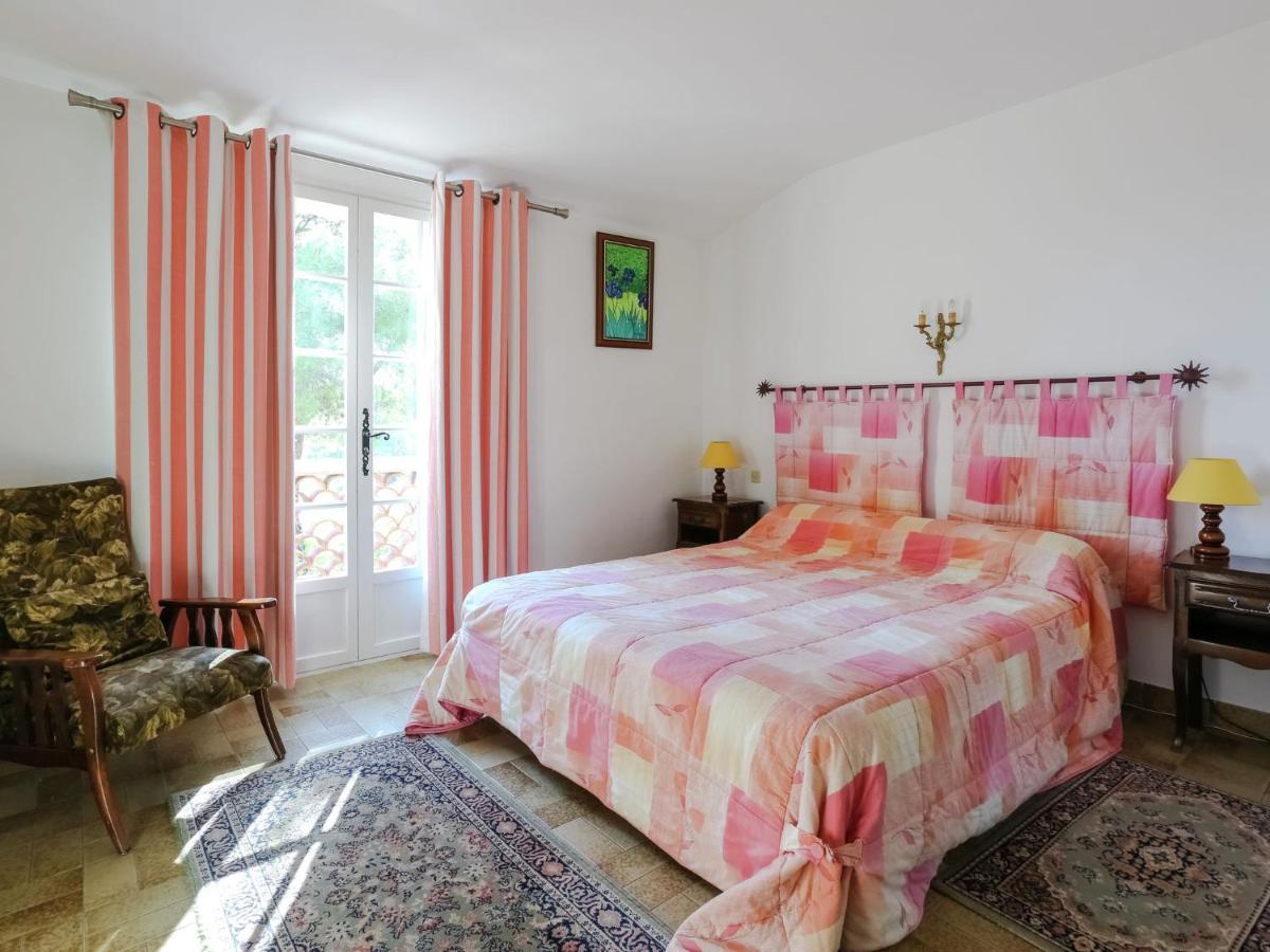 Snug Holiday Home In Bormes Les Mimosas With Pool Екстериор снимка