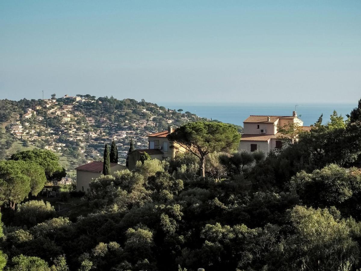Snug Holiday Home In Bormes Les Mimosas With Pool Екстериор снимка