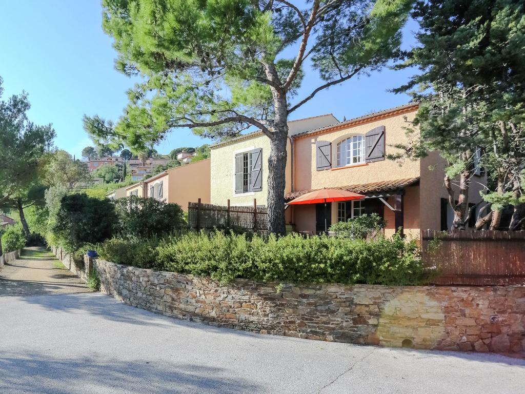 Snug Holiday Home In Bormes Les Mimosas With Pool Екстериор снимка