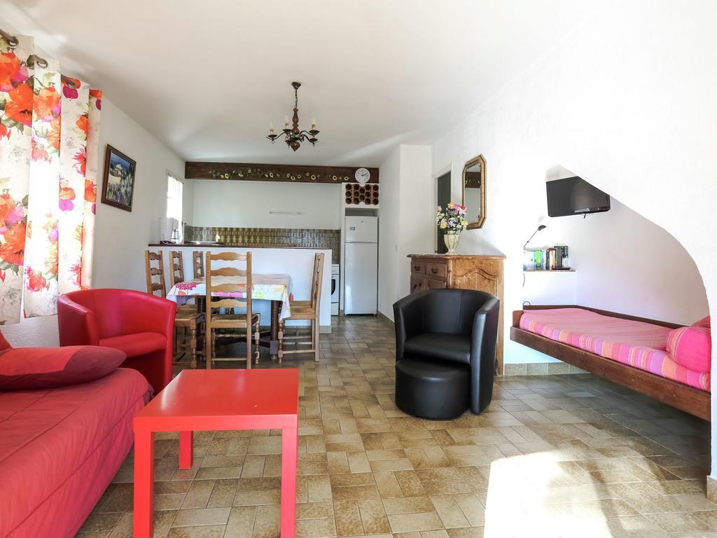 Snug Holiday Home In Bormes Les Mimosas With Pool Екстериор снимка